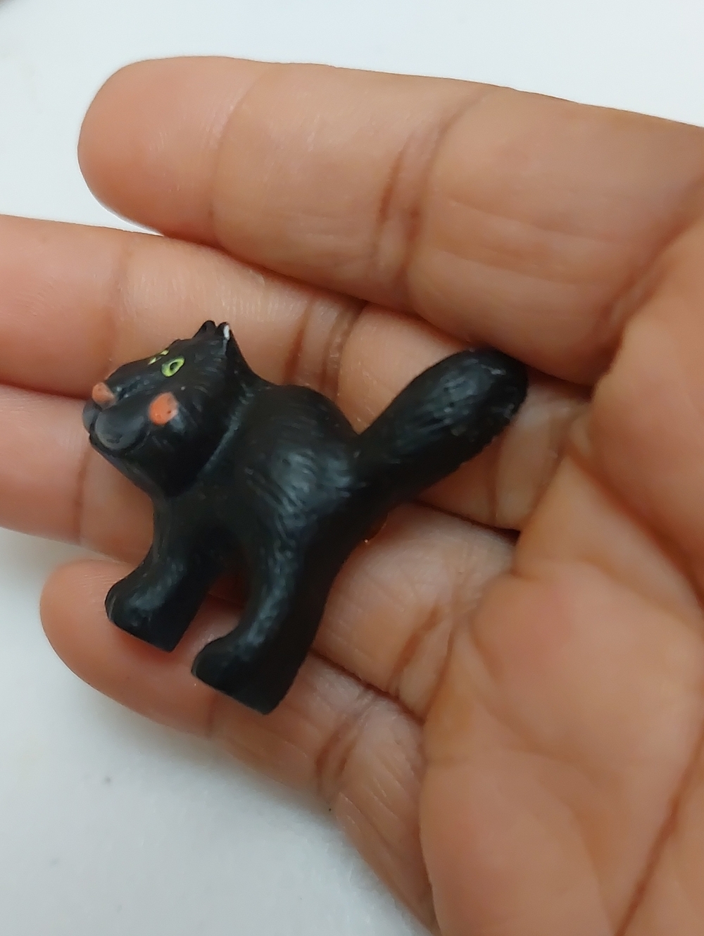 Vintage 1987 HALLMARK Halloween Themed Black Scaredy Cat Brooch Pin - Picture 3 of 4